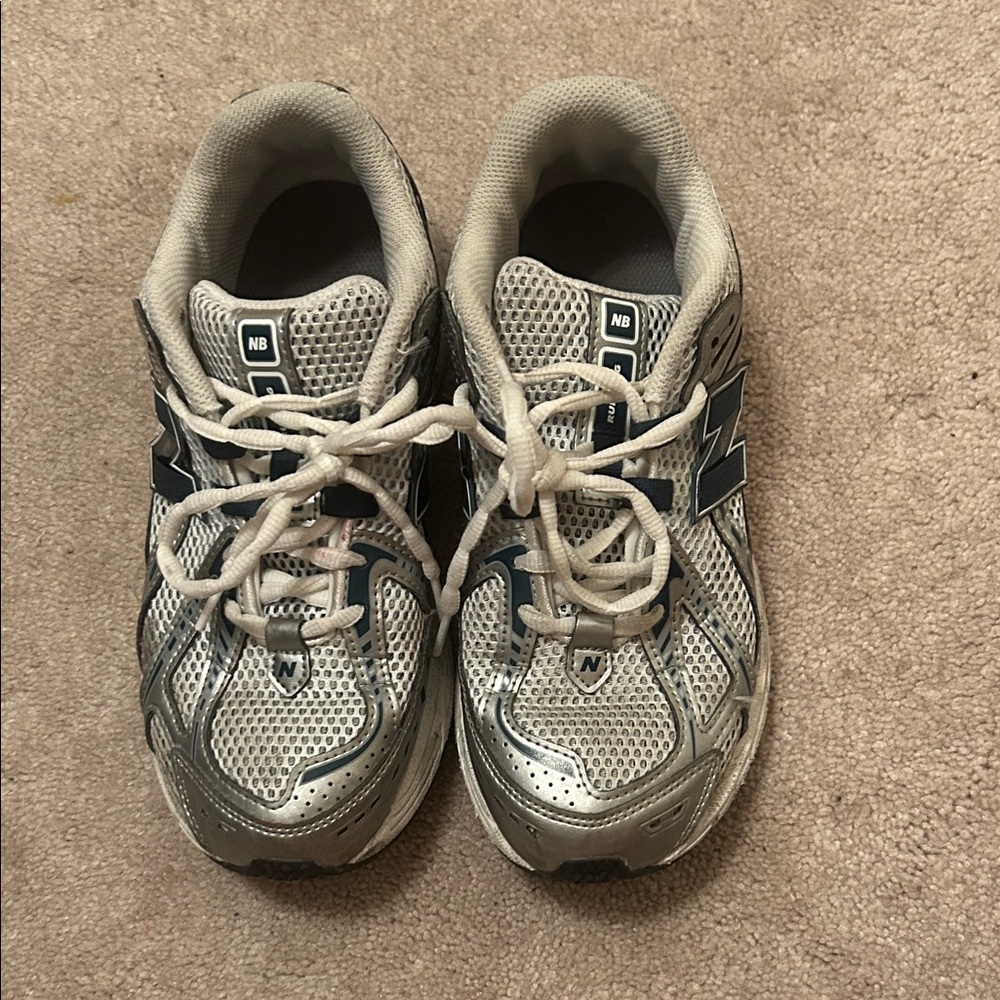 New Balance Kids' silver and turquoise Sneakers